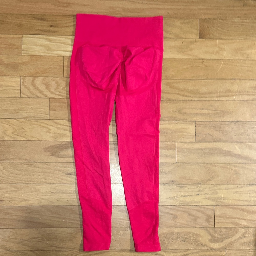 Magenta Women's Leggings with Booty Scrunch - Picture 3 of 3